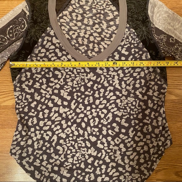 We the Free L/S V-neck Tee NWOT - Picture 8 of 10